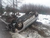 Hasiči z Jihlavy zasahovali u dopravní nehody osobního vozidla u obce Bílý Kámen.