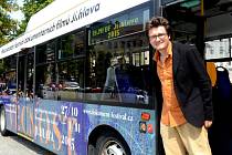 Ředitel festivalu dokumentárních filmů představil nový trolejbus.
