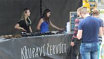 Burger Street Festival bude za jihlavským Cityparkem celý víkend. Lidé si mohou vybírat u více než desítky stánků.