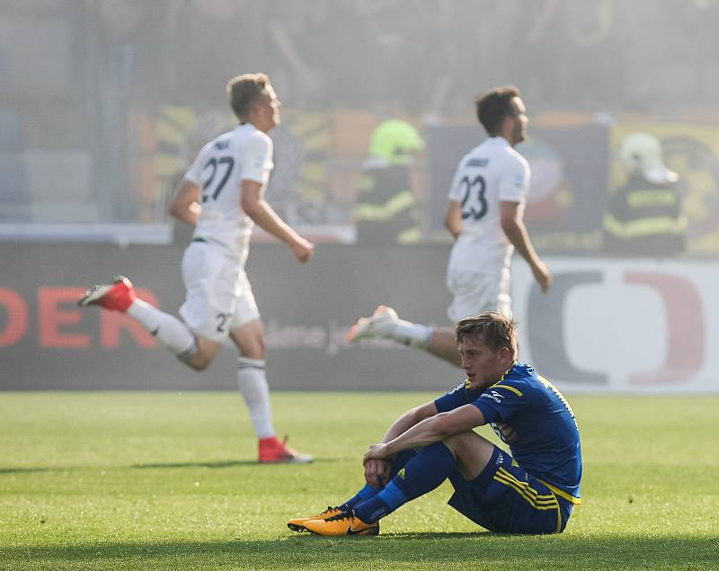 Zápas 30. kola první fotbalové ligy mezi FC Vysočina Jihlava a MFK Karviná.