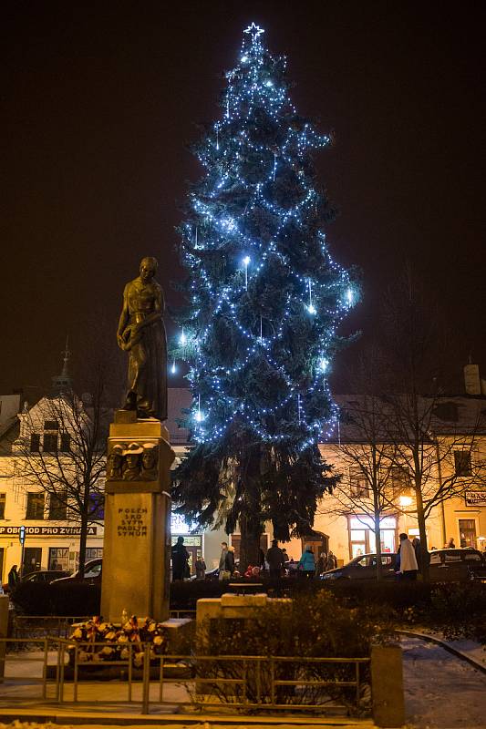 Rozsvícení vánočního stromu v Polné.