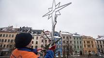 Odstrojení a odstranění vánočního stromu z Masarykova náměstí v Jihlavě.