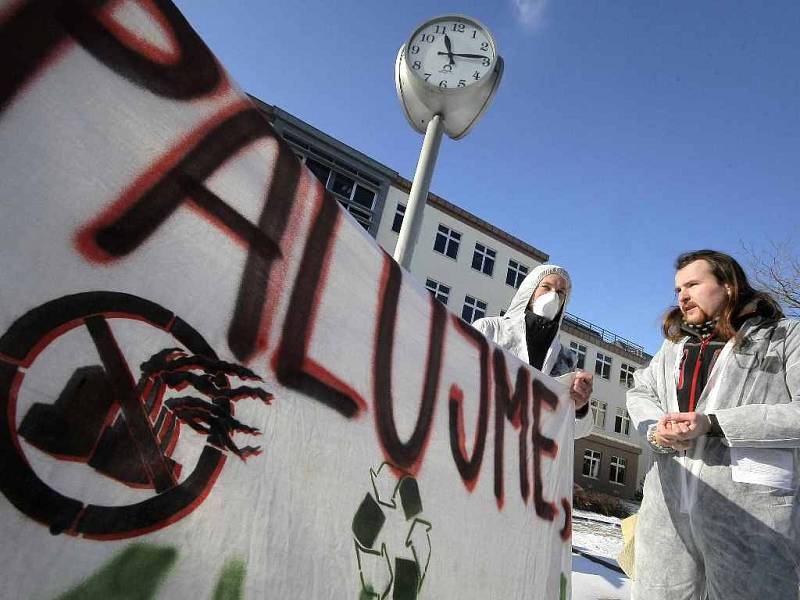 V lednu předminulého roku se před krajským úřadem v Jihlavě konal happening na protest proti spalovně.