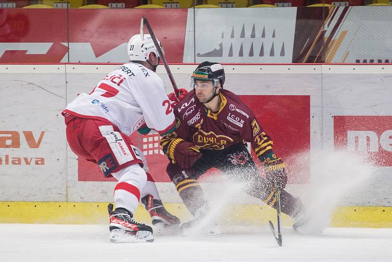 Hokejové utkání mezi HC Dukla Jihlava a HC Slavia Praha.