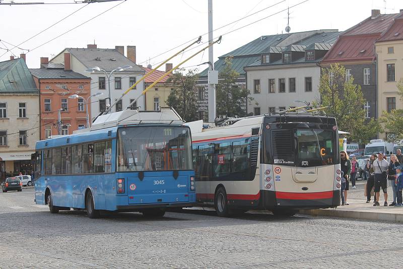 Oslavy 111 let MHD v Jihlavě nabídly ukázku historických i nejnovějších vozů.