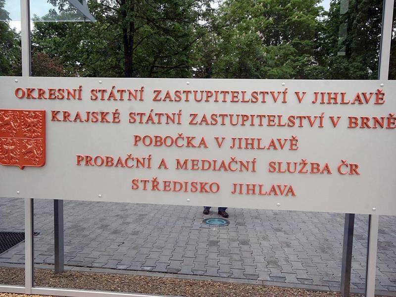 Zatímco jihlavská pobočka krajského státního zastupitelství v justičním areálu letos posílila, pobočka krajského soudu v sousedním objektu to štěstí zatím neměla.