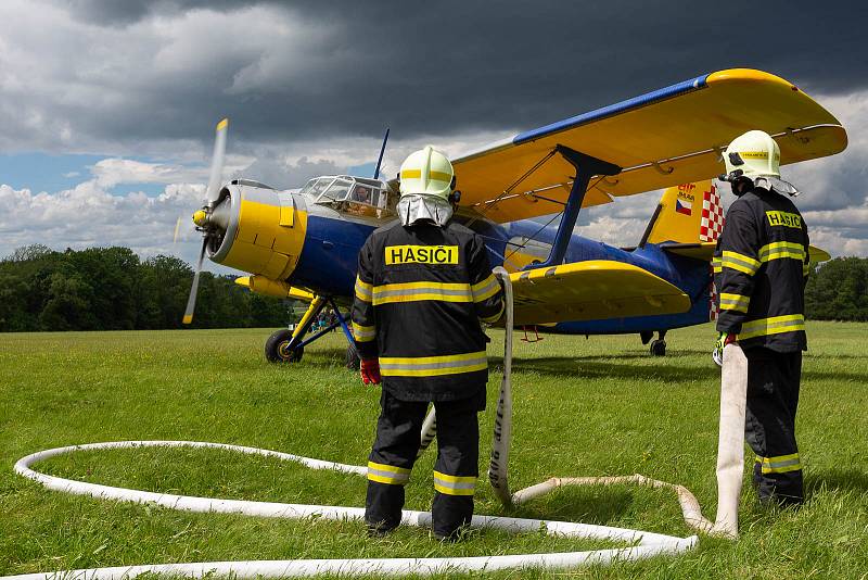 Ze vzduchu jsem viděl peklo, říká pilot, který hasil požár v Českém Švýcarsku.