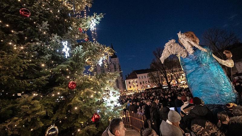 Nedělním rozsvícením vánočního stromu začal advent také v Jihlavě.