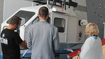 Výcvikové centrum Zdravotnické záchranné služby Kraje Vysočina má unikátní torzo vrtulníku, se zájmem si ho prohlédli i krajští radní.