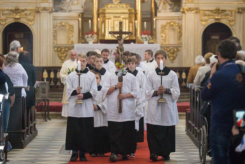 Kardinál Dominik Duka u příležitosti svých 75. narozenin odsloužil bohoslužbu v polenském chrámu Nanebevzetí Panny Marie.
