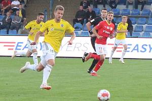 Fotbalisté FC Vysočina Jihlava (ve žlutém) podlehli ve 3. kole letošního ročníku MOL Cupu Hradci Králové těsně 0:1 a jejich pouť českým pohárem tak skončila.