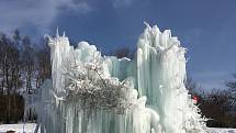 S ledovými útvary na Jihlavsku se v posledních letech roztrhl pytel. V Řídelově mají jeden nedaleko místního kulturního domu, už přilákal celou řadu turistů.