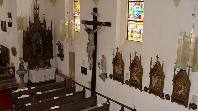 Pamětní desku do ždíreckého kostela umístili němečtí pozůstalí a pamětníci v polovině devadesátých let. 