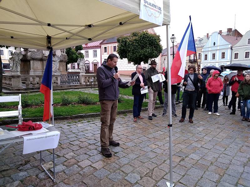 Květnové demonstrace na náměstí Zachariáše z Hradce v Telči. Foto: archiv Jany Kindlové