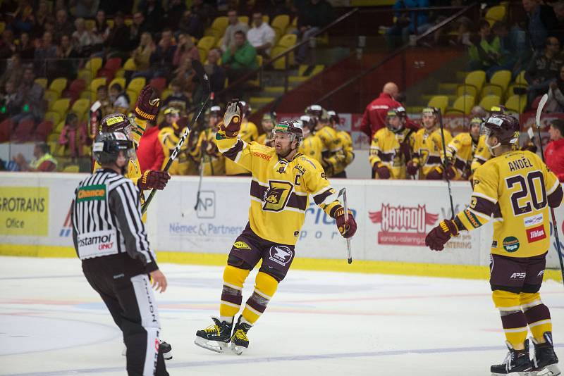 Třetí kolo hokejové Chance ligy mezi HC Dukla Jihlava a HC Benátky nad Jizerou.