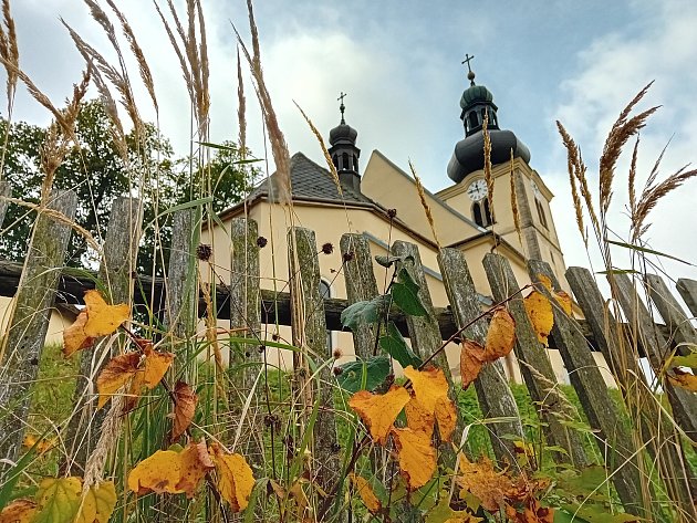 Den, kdy pršely meteority, tu připomíná malé muzeum. Poznejte obec na Vysočině