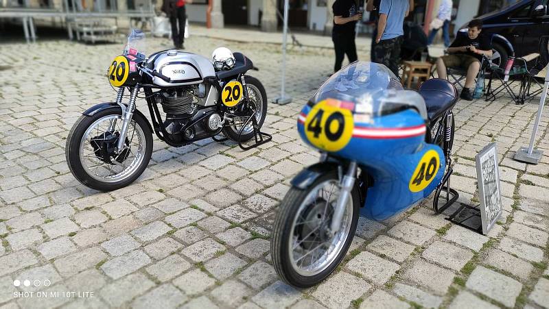 Do historické Telče zavítaly motocykly britské značky Norton.