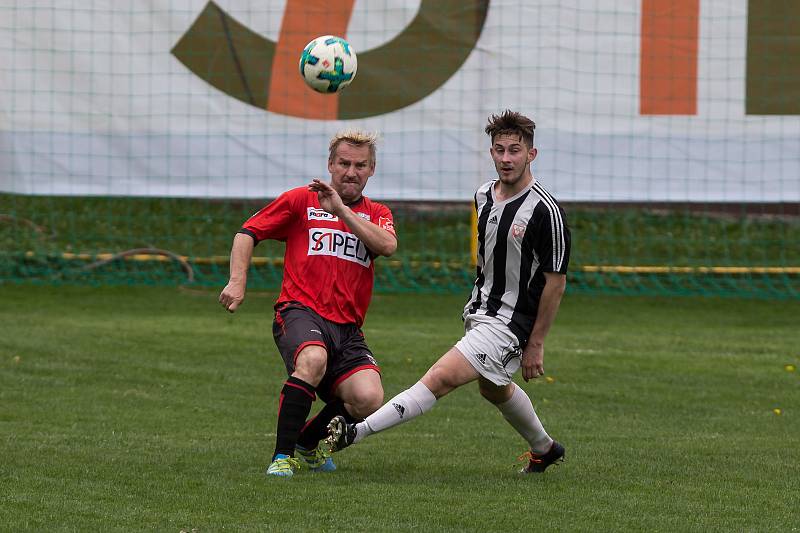 Fotbalové utkání krajského přeboru mezi TJ Sapeli Polná a FK Kovofiniš Ledeč nad Sázavou.