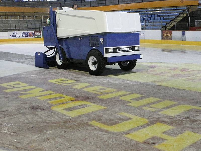 Nová rolba na Horáckém zimním stadionu.