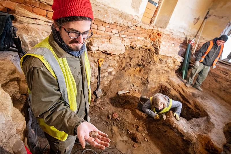 Dle svých slov našli archeologové v Jihlavě středověký poklad.