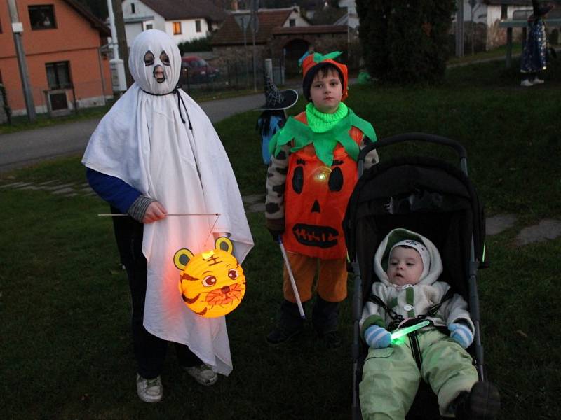 Halloweenský průvod ve Vyskytné nad Jihlavou