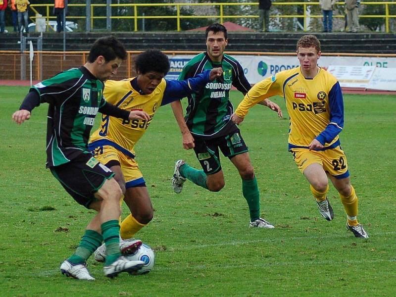 Z fotbalového utkání FK Baník Sokolov – FC Vysočina Jihlava.