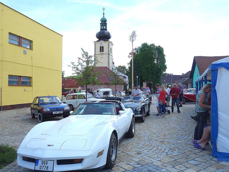 Veterány ve Stonařově.