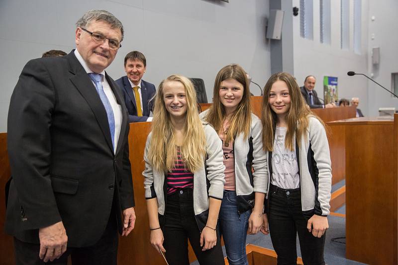 Setkání úspěšných reprezantantů a trenérů Zimní olympiády dětí a mládeže 2018 s hejtmanem Kraje Vysočina Jiřím Běhounkem.