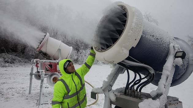 Zasněžování Ski areálu v Lukách nad Jihlavou.