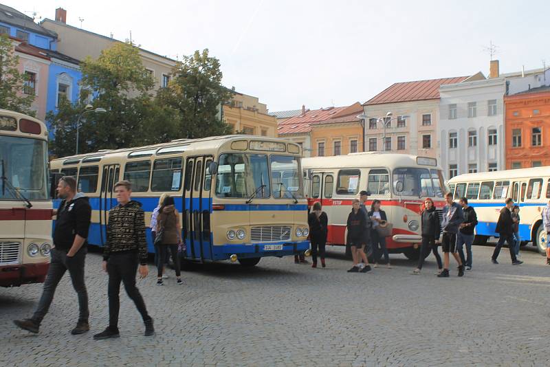 Oslavy 111 let MHD v Jihlavě nabídly ukázku historických i nejnovějších vozů.