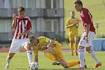 Z plné přípravy šli do vzájemného utkání hráči FC Vysočina (ve žlutém) a Viktorie Žižkov. V bojovném utkání, hraném v Třebíči, nedokázal ani jeden ze soupeřů skórovat, a tak se zrodila nepopulární bezbranková remíza.