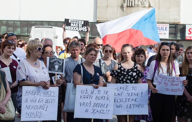 Demonstrace proti Andreji Babišovi na Masarykově  náměstí v Jihlavě.