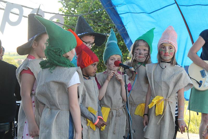 Festival Z kopce v Dolní Cerekvi.