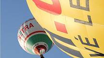 V Telči právě probíhá tradiční akce Balony nad Telčí. Některé posádky startují přímo z náměstí. Pokud počasí dovolí, budou moci balony nad renesančním městem lidé vidět až do neděle.