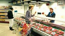 První supermarket v tehdejším Československu otevřel v červnu 1991 v Jihlavě nizozemský maloobchodní řetězec Ahold v místě dnešního supermarketu Albert.