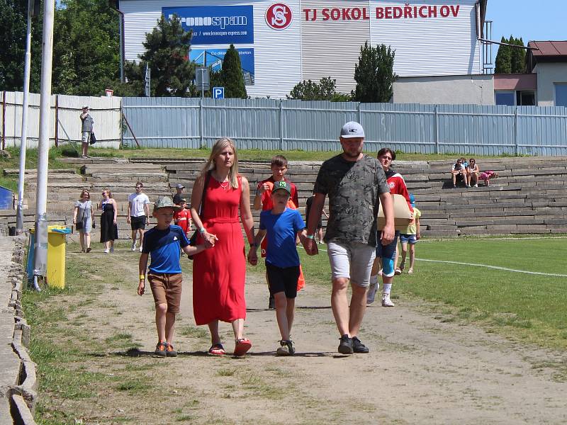 Fanoušci na oslavách stoletého výročí fotbalového Sokola Bedřichov.