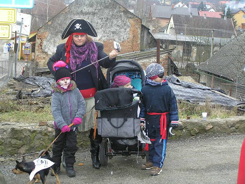 Masopust už zase buší na dveře. Ale veselé průvody masek městy a vesnicemi neprojdou.