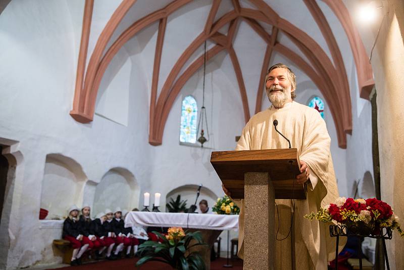 Tradiční průvod krojovaných jihlavských havířů ke Kostelu svatého Jana Křtitele v Jihlavě.