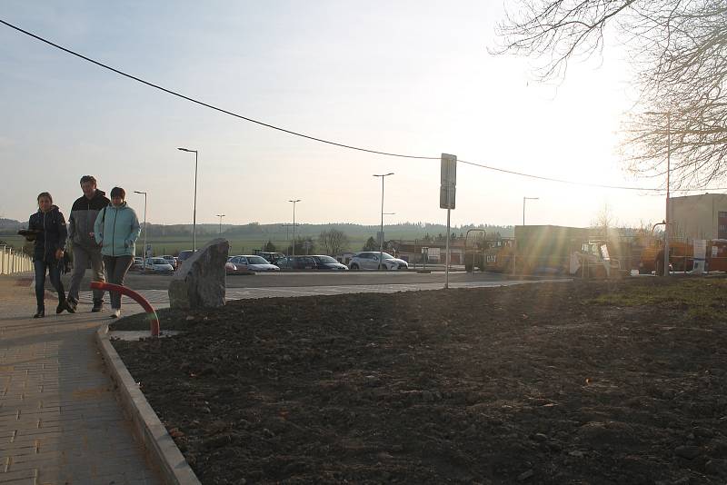 Nově parkoviště P+R u ústředního hřbitova v Jihlavě.