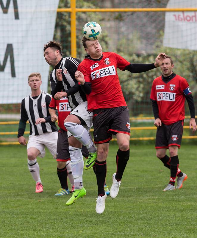 Fotbalové utkání krajského přeboru mezi TJ Sapeli Polná a FK Kovofiniš Ledeč nad Sázavou.