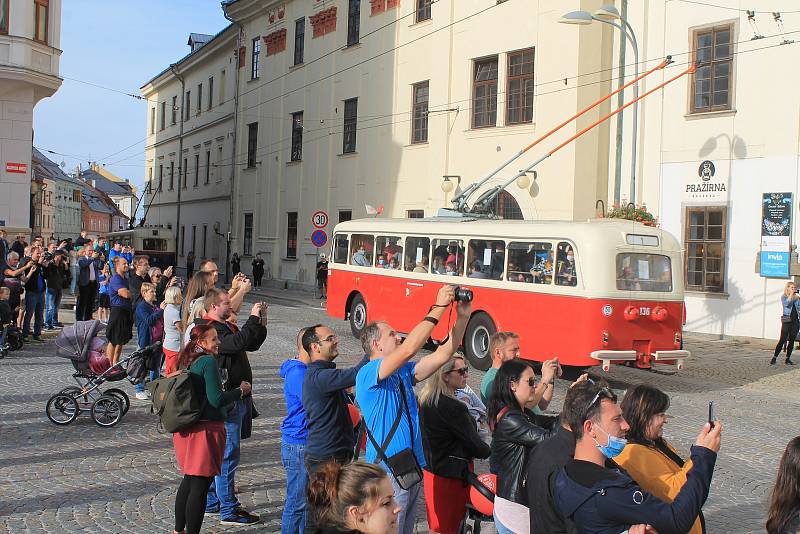 Oslavy 111 let MHD v Jihlavě nabídly ukázku historických i nejnovějších vozů.