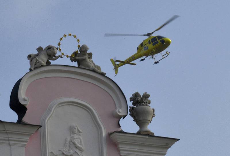 Do Telče kvůli nepřízni počasí přiletěl vrtulník se zpožděním.