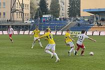 Fotbalisté Jihlavy (ve žlutém) remizovali s Kroměříží 0:0.