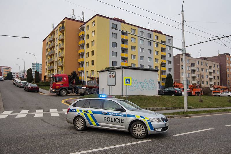 Kácení a převoz vánočního stromu na Masarykovo náměstí v Jihlavě.