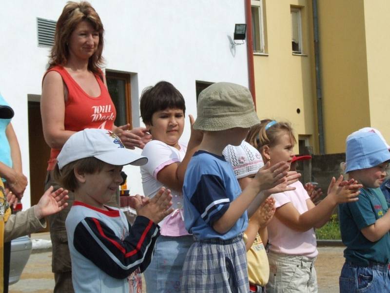 Kluci a holky například mezi sebou soutěžili v tanečních disciplínách.