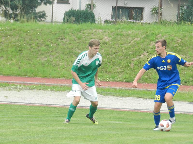 Fotbalisté Ždírce nad Doubravu (v zeleném) vyhráli nad staršími dorostenci Jihlavy 3:1.