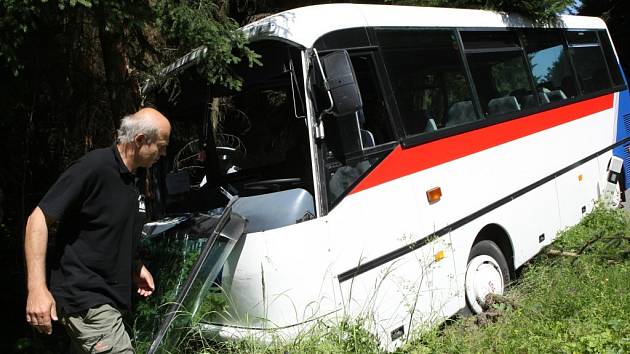Nehoda autobusu u Stonařova.