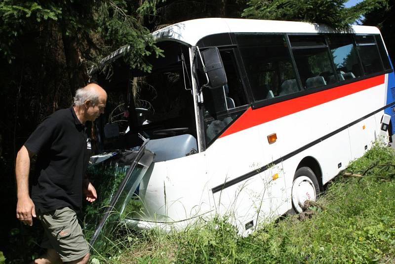 Nehoda autobusu u Stonařova.