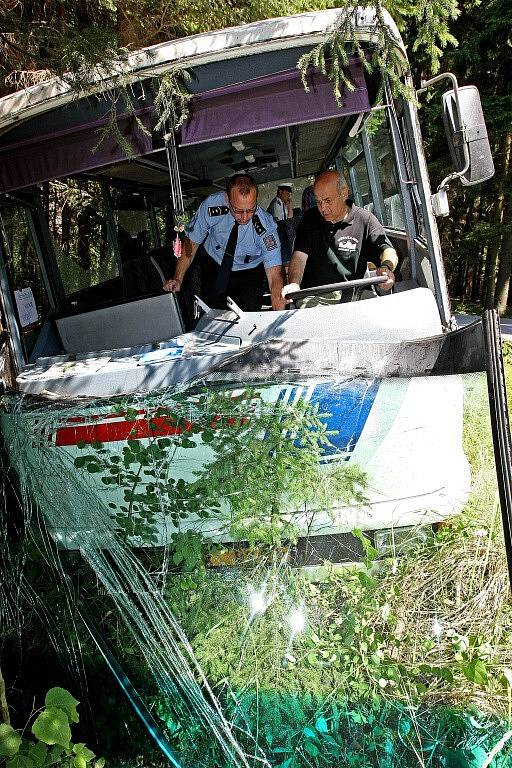 Nehoda autobusu u Stonařova.