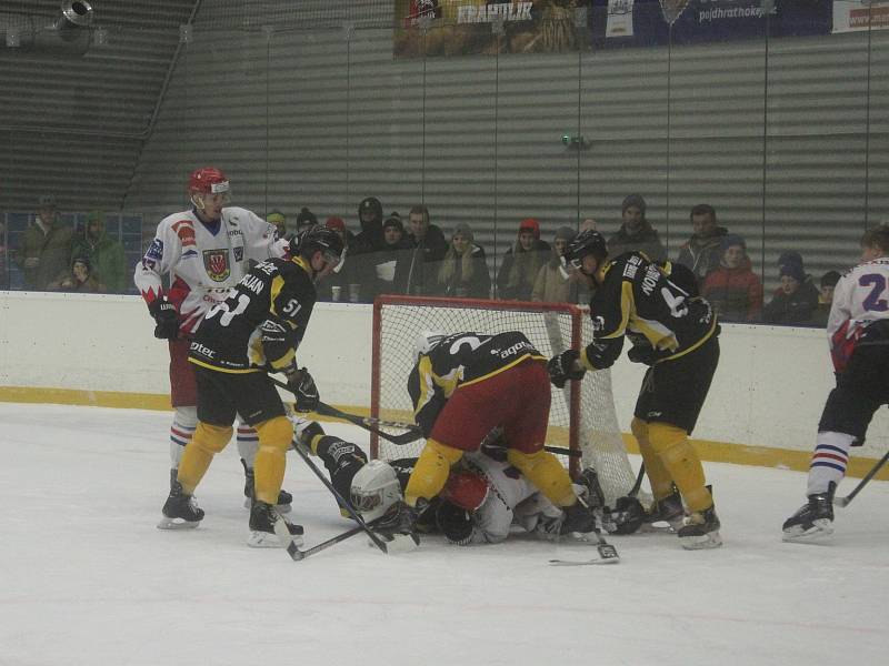 Ve 20. kole Krajského hokejové ligy Vysočina se střetli hokejisté sousedních měst - Telče a Moravských Budějovic.